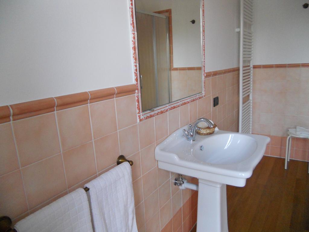 Beb Villa Aurora Карманьола Екстериор снимка