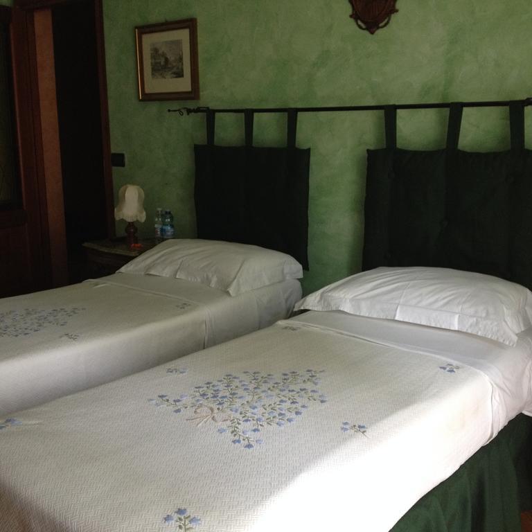 Beb Villa Aurora Карманьола Екстериор снимка